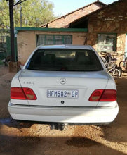 Load image into Gallery viewer, Mercedes E280 W210 (Stripping for Spares)
